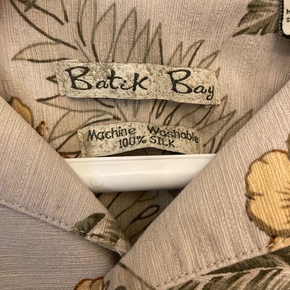 Batik Bay Silk Men’s Hawaiian button down shirt - Picture 3 of 6